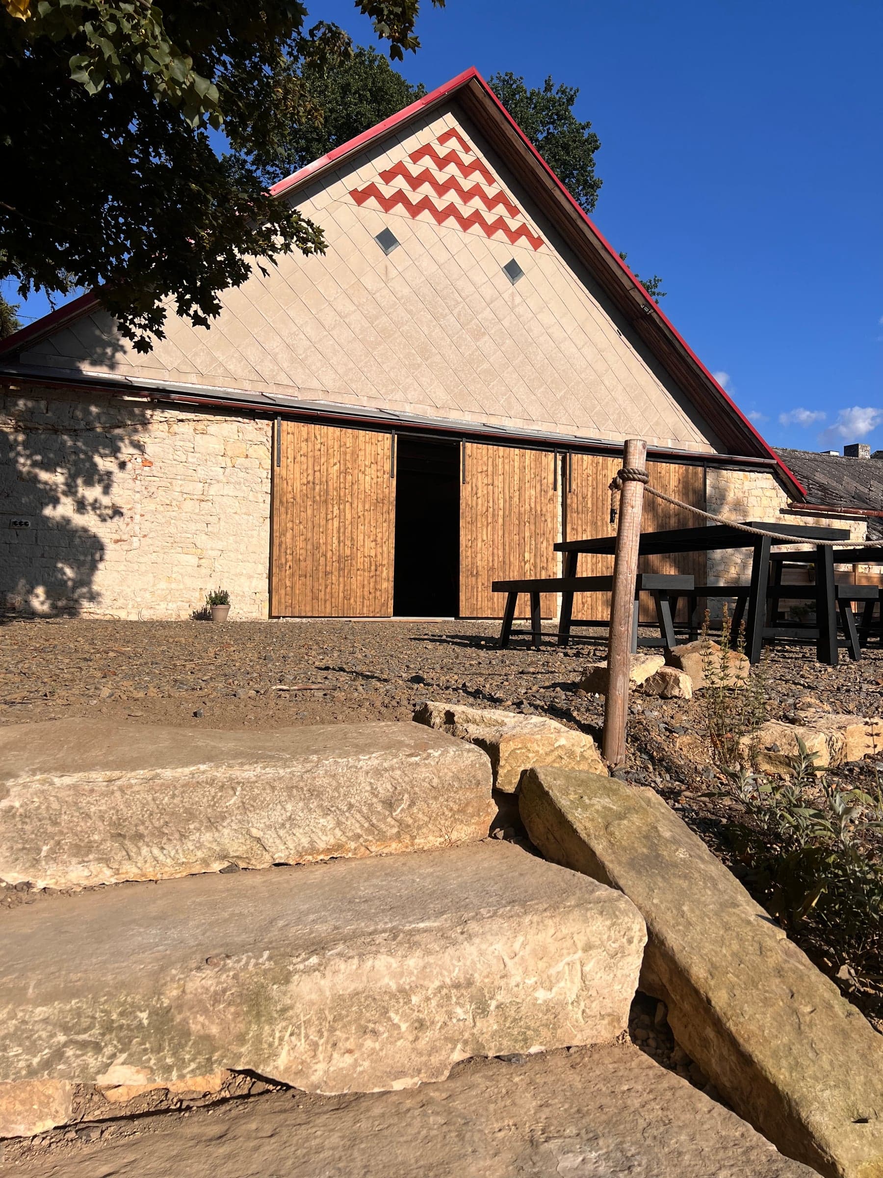 Svatební stodola s rustikální atmosférou